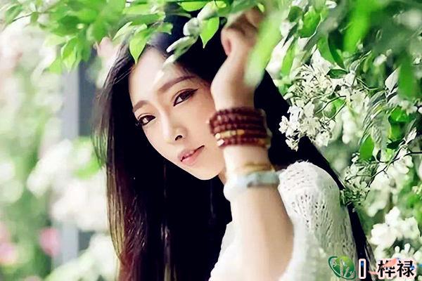 女人晚婚的八字,什么样的女八字不好嫁出去