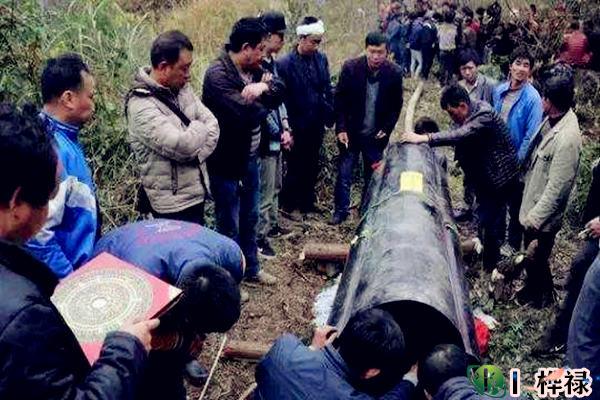 下葬时下雨好吗,下葬时不好的预兆
