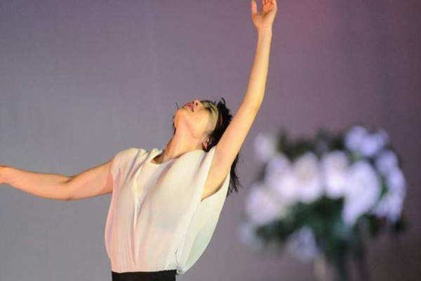 八字带桃花的女人有何表现