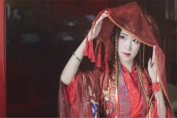 伤官配印能当多大的官