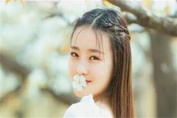天生丽质的女人八字特征