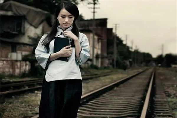 己土日元的女人命好吗