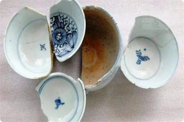 家里摆放破碎的物品影响财运吗