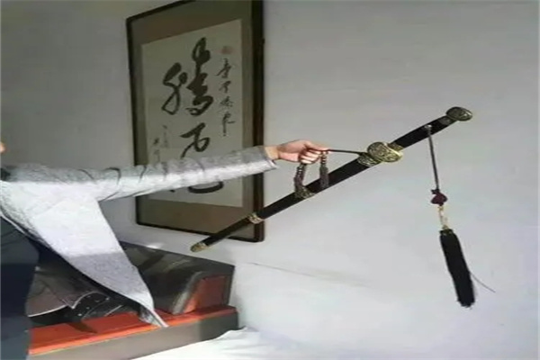 武器摆在家里影响风水吗(武器摆在家里影响风水吗)