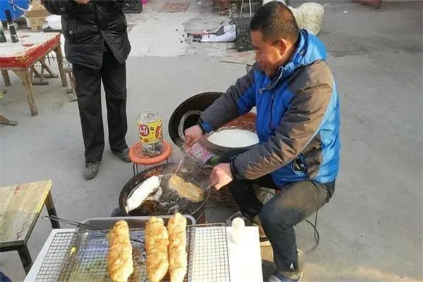 做小买卖的八字特征(适合做买卖的八字)