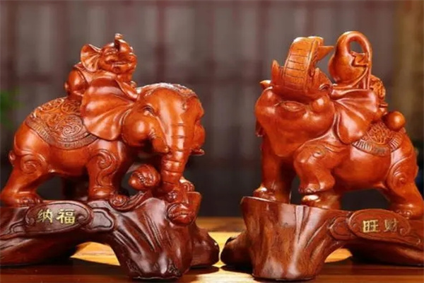 家里摆大象的寓意是什么(家里摆大象的寓意是什么意思)