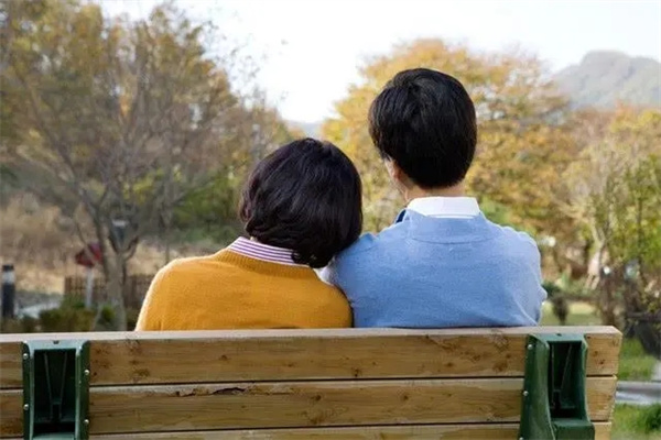 八字如何看女人婚姻是否幸福(八字如何看女人婚姻是否幸福呢)