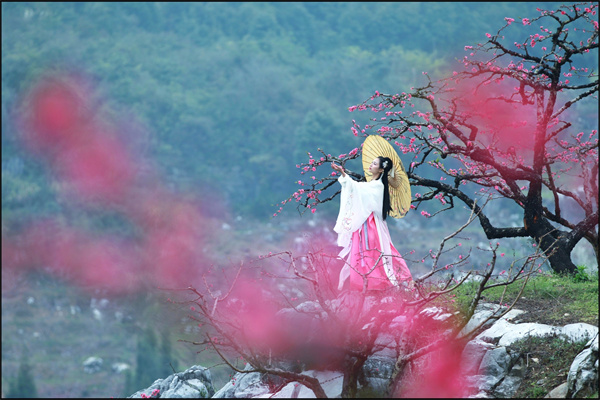 命带红艳桃花的女人好不好