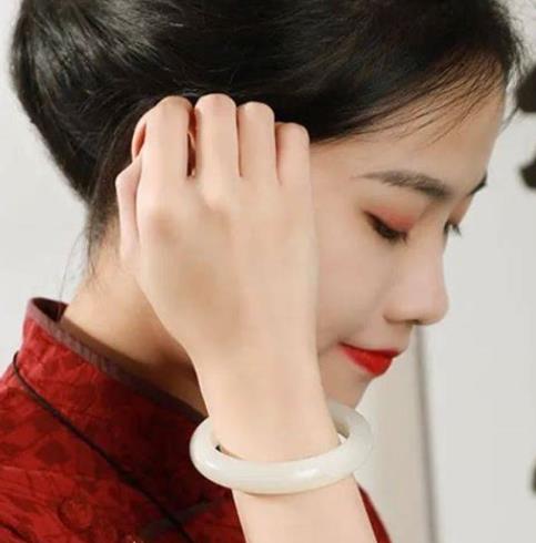 女人佩戴什么东西运气好