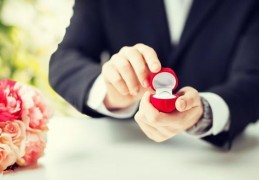 八字带桃花的女人有何表现