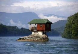 ​房子哪边有河风水好