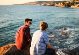 如何从八字看两人的夫妻缘分（两个人八字怎么看夫妻缘）