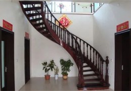 房门对楼梯的风水禁忌（房门对楼梯的风水禁忌有哪些）