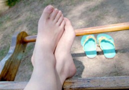 足相看一个人的贵贱