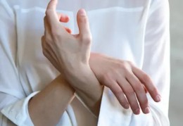 看男人手相看左手还是右手