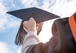 八字断获取博士学位的特征