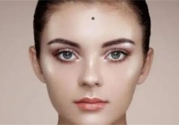 女人额头上长痣好吗（女人额头上长痣好吗图解）